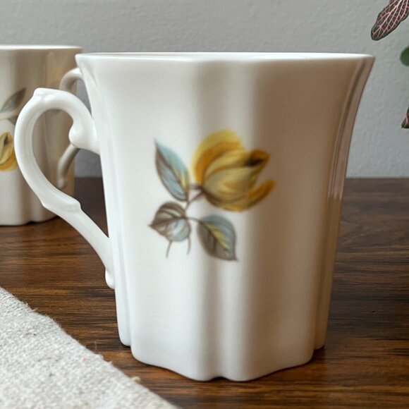Royal Grafton Fine Bone China 2 Mugs Yellow Roses Flowers 7 oz England - Picture 5 of 11